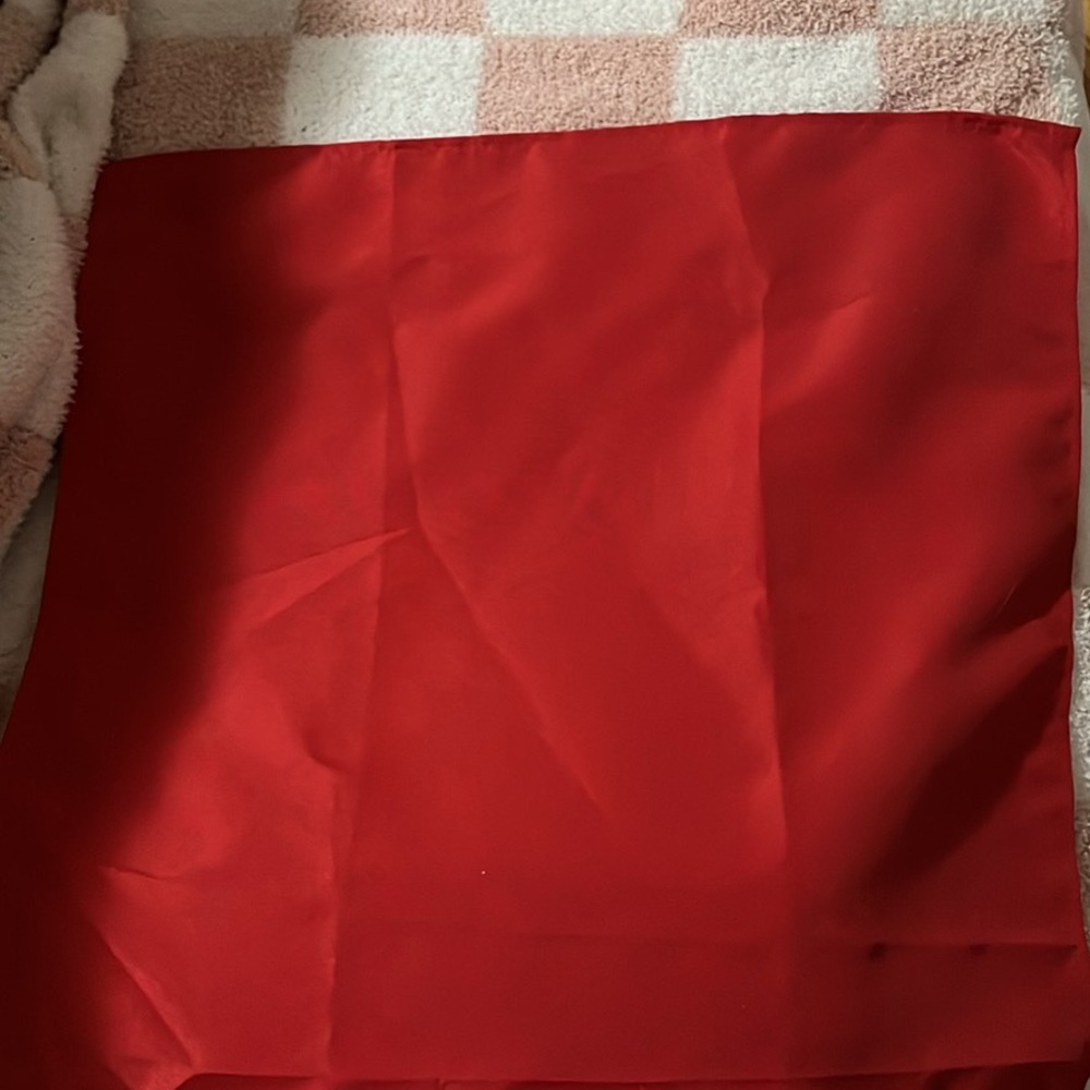 80 Red Party Tablecloths- Premium Solid Red Decoration